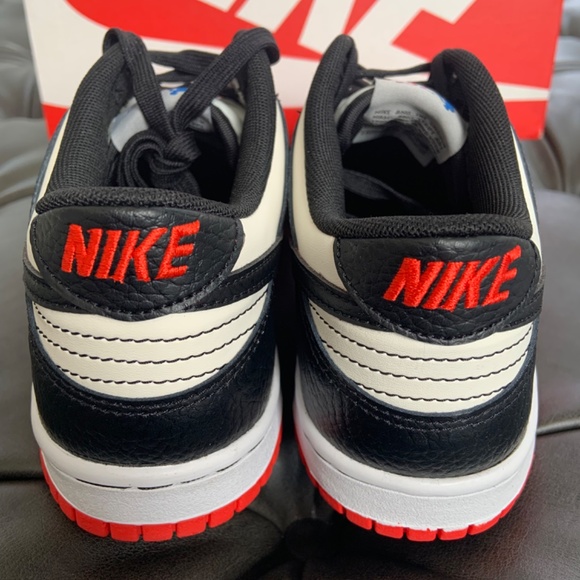 🛑♠️ Nike Dunk Low ‘Chicago’ (GS) - Picture 2 of 4
